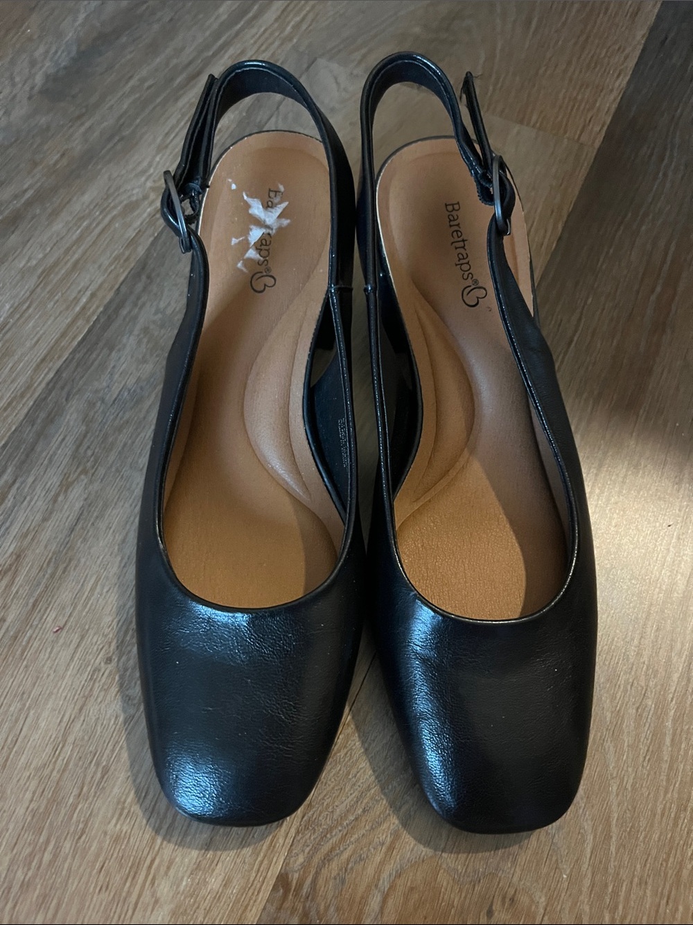 Baretraps SZ 7.5M black strap heels.